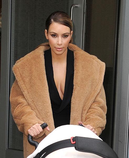 Kim Kardashian & North Step Out In New York