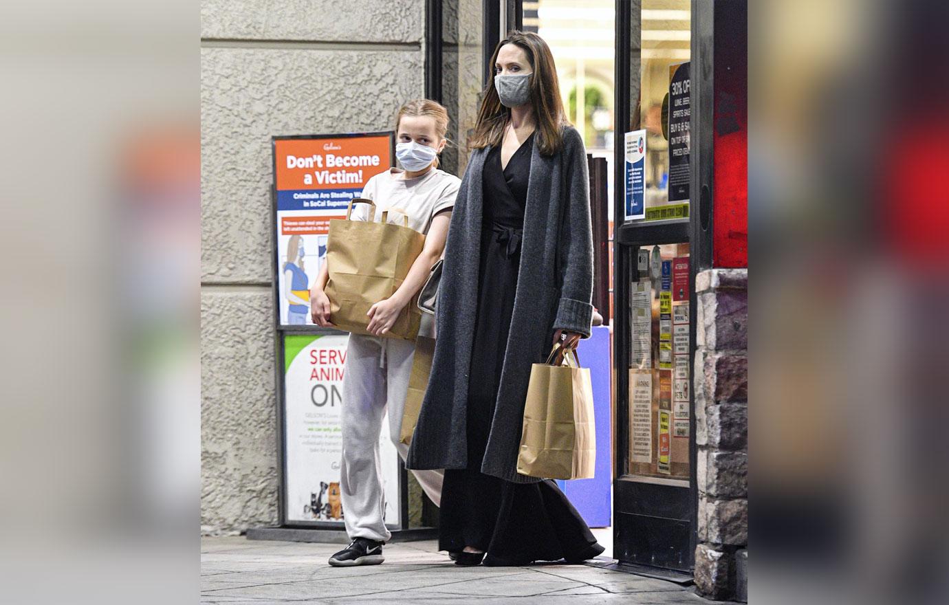 Angelina Jolie & Vivienne, 13, Step Out For A Grocery Run — Photos