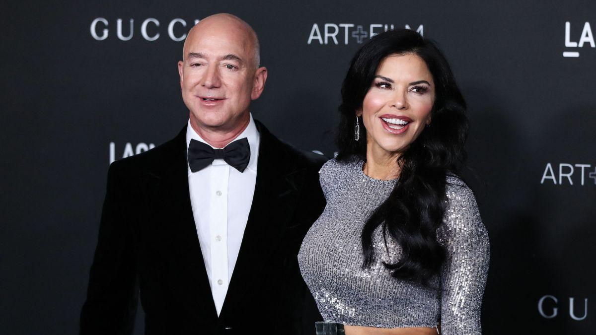 Photo of Jeff Bezos and Lauren Sánchez