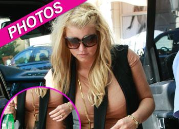 //jessica simpson beverly news