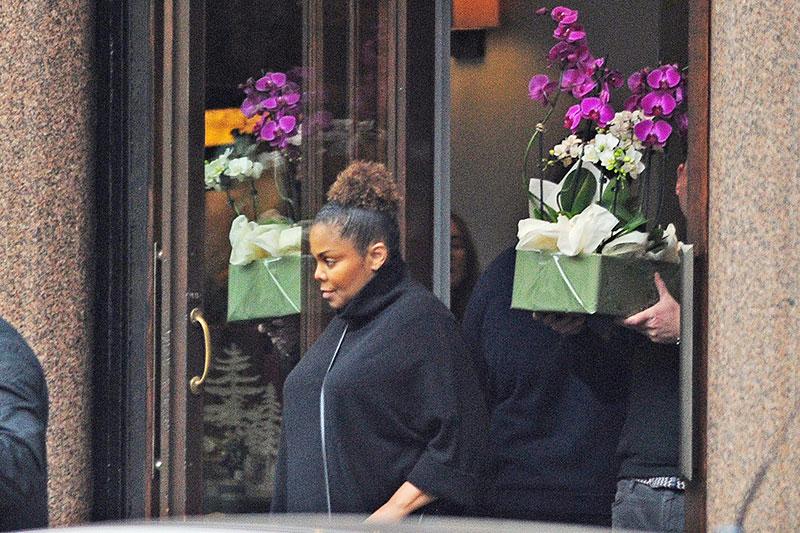 janet jackson pregnant baby bump pics