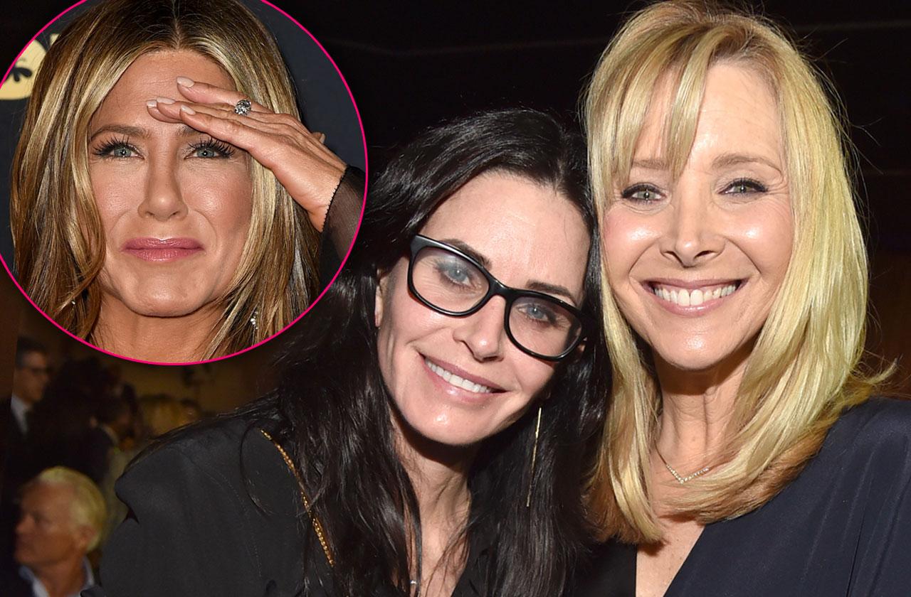 lisa kudrow courteney cox new show without jennifer aniston feud