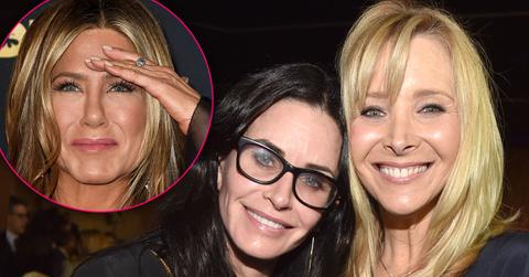 lisa kudrow courteney cox new show without jennifer aniston feud