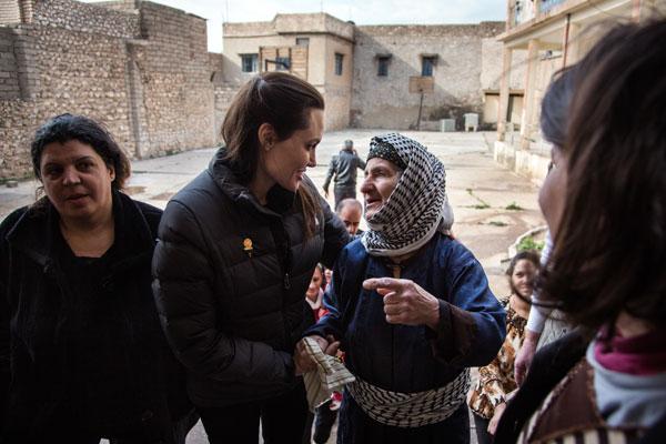 Angelina Jolie Adopt Syrian Orphans Brad Pitt No