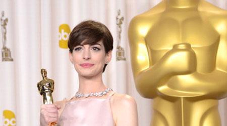 //anne hathaway oscars pp