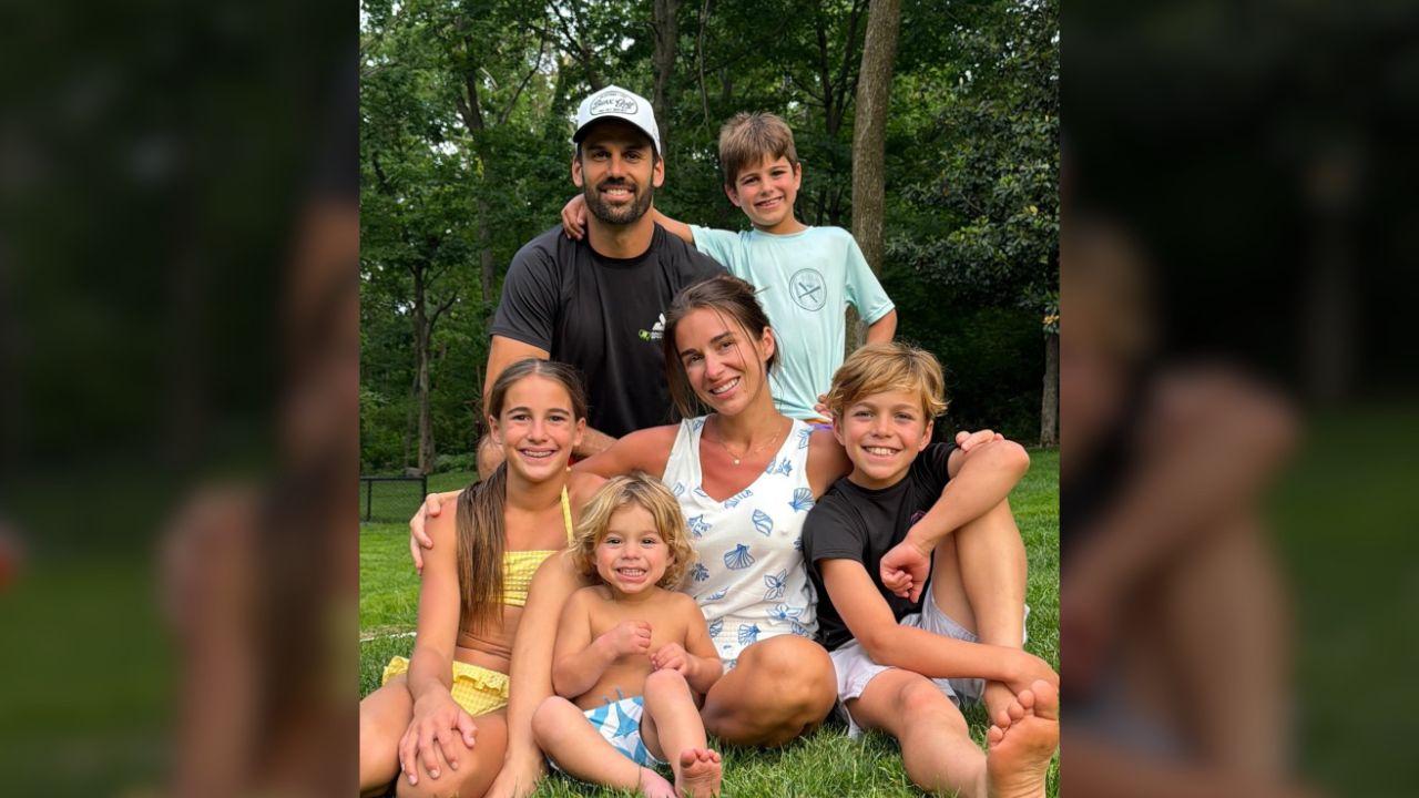 Photo of Jessie James Decker and family