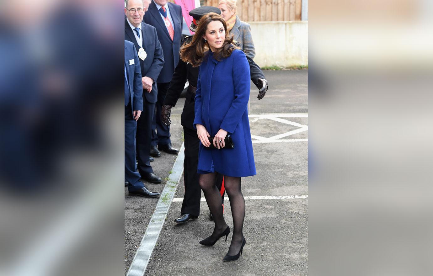 //Kate Middleton pregnant baby bump photos