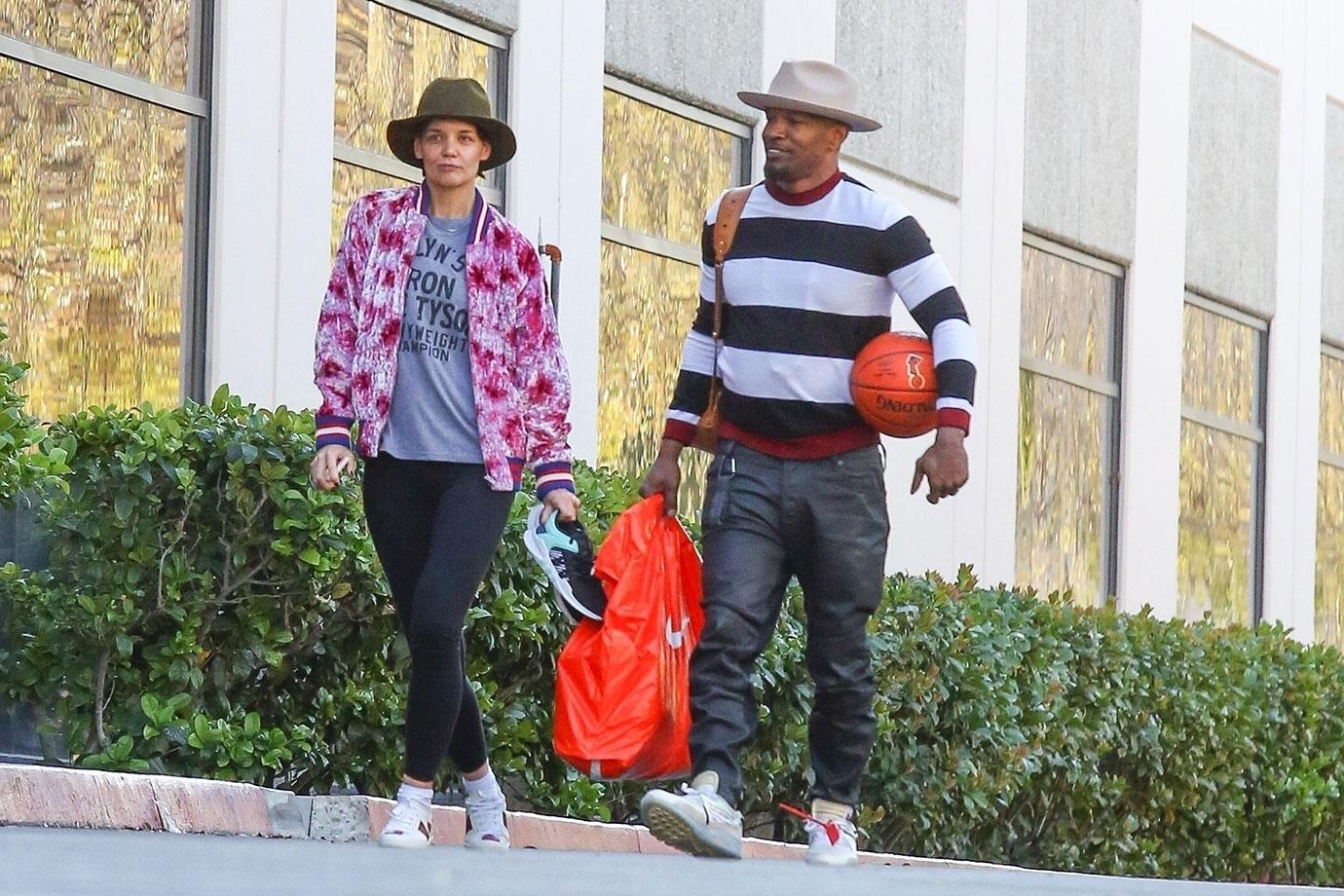 //jamie foxx katie holmes play basketball valentines day