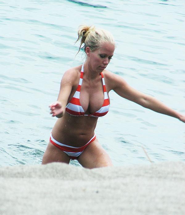 //Kendra Wilkinson Bikini