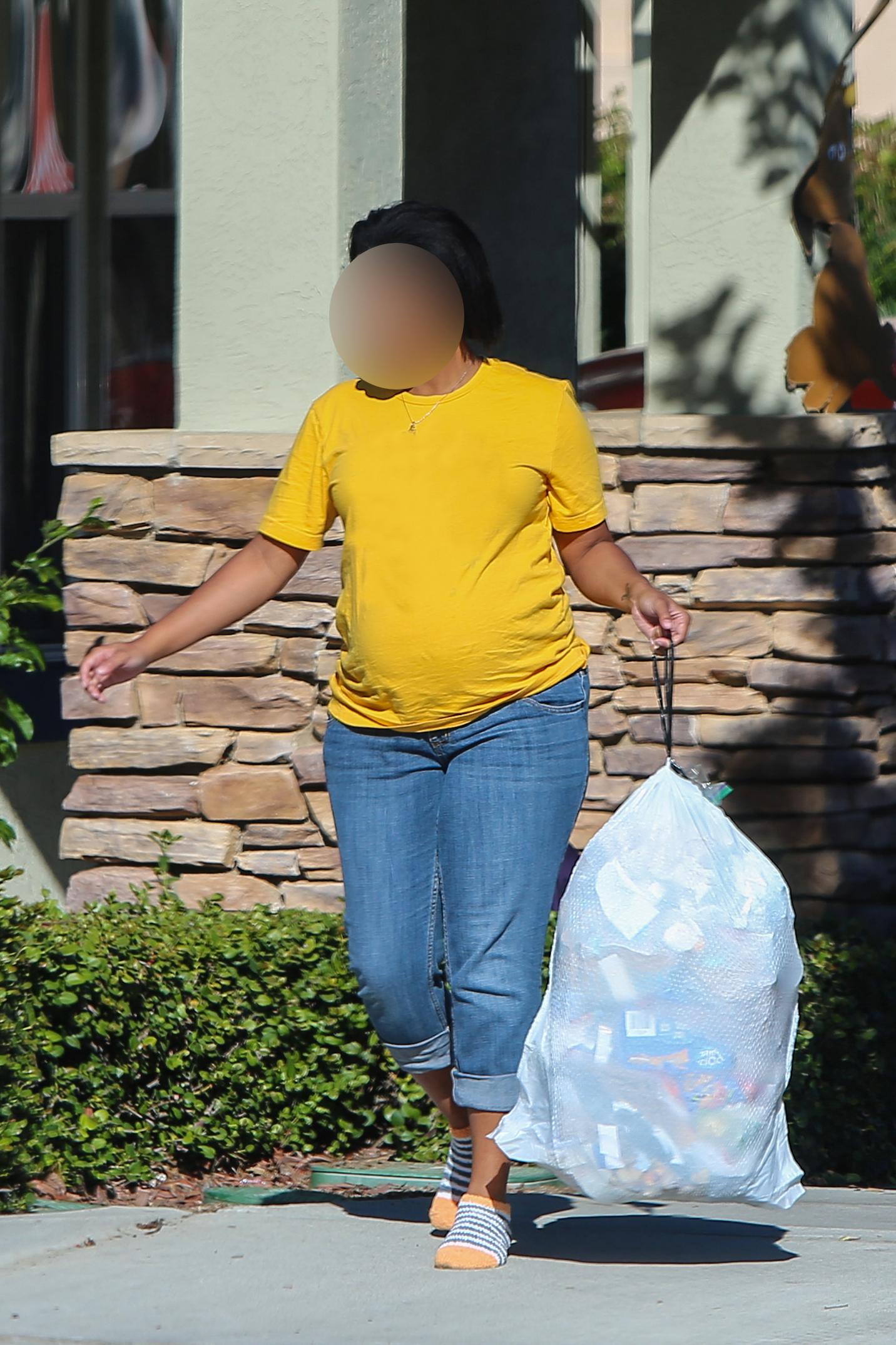 kim kardashian surrogate trash no shoes