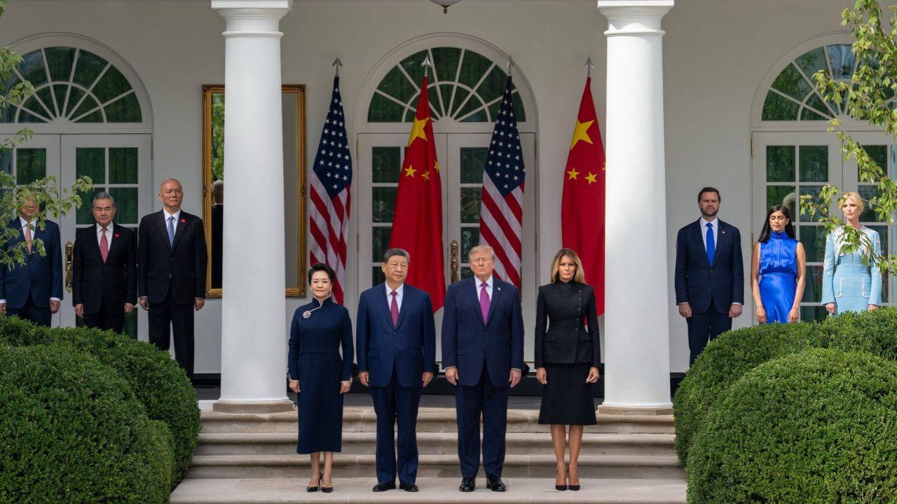 A photo off Peng Liyuan, Xi Jinping, Donald Trump, and Melania Trump