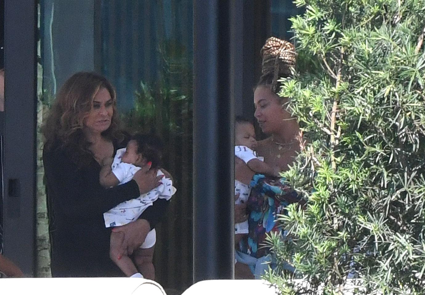 Beyonce twins first photos