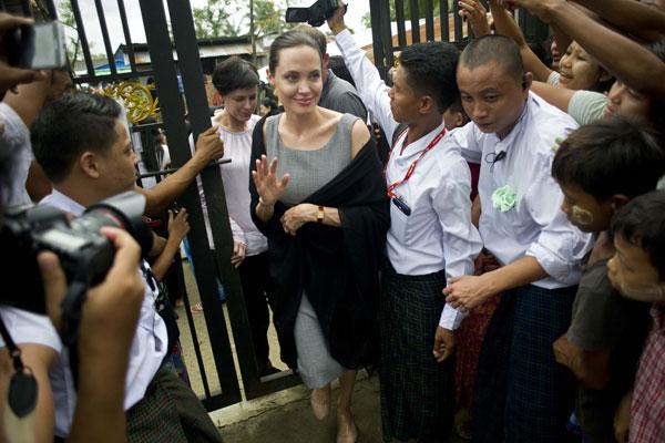 Angelina Jolie Adopt Syrian Orphans Brad Pitt No