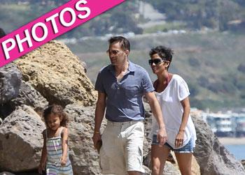 //halle berry olivier martinez nahla beach post