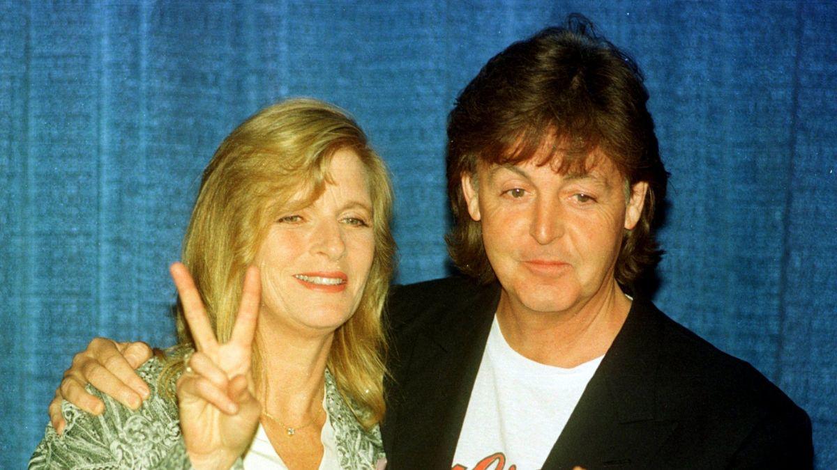 picture of Linda McCartney and Paul McCartney