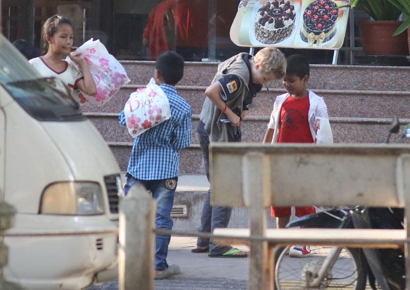 Angelina Jolie Adopting Baby Cambodia