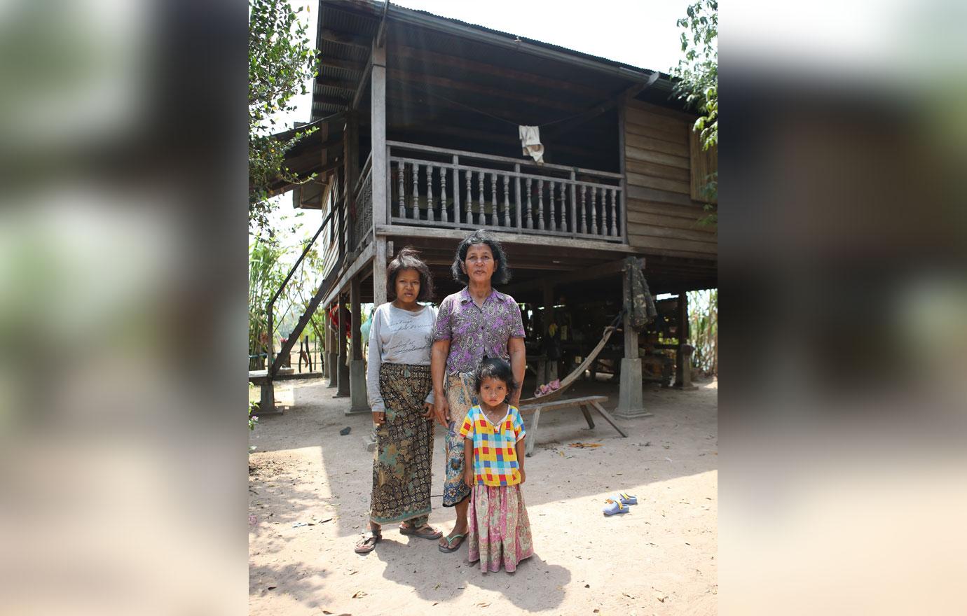 //angelina jolie cambodia film set problems