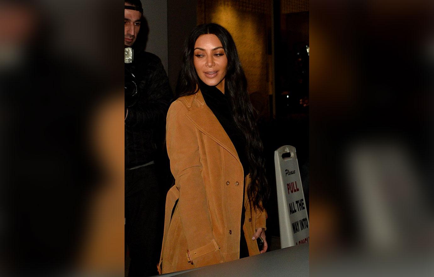 //Kim Kardashian NYFW Plastic Survery Cheeks