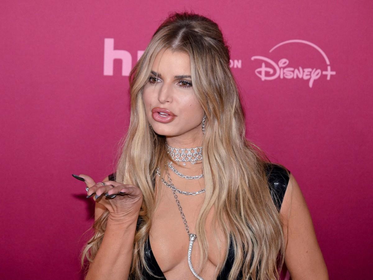 Jessica Simpson's inner circle raises concerns about Thomas Eisenhood, fearing the musician could 'use' her amid their new romance.