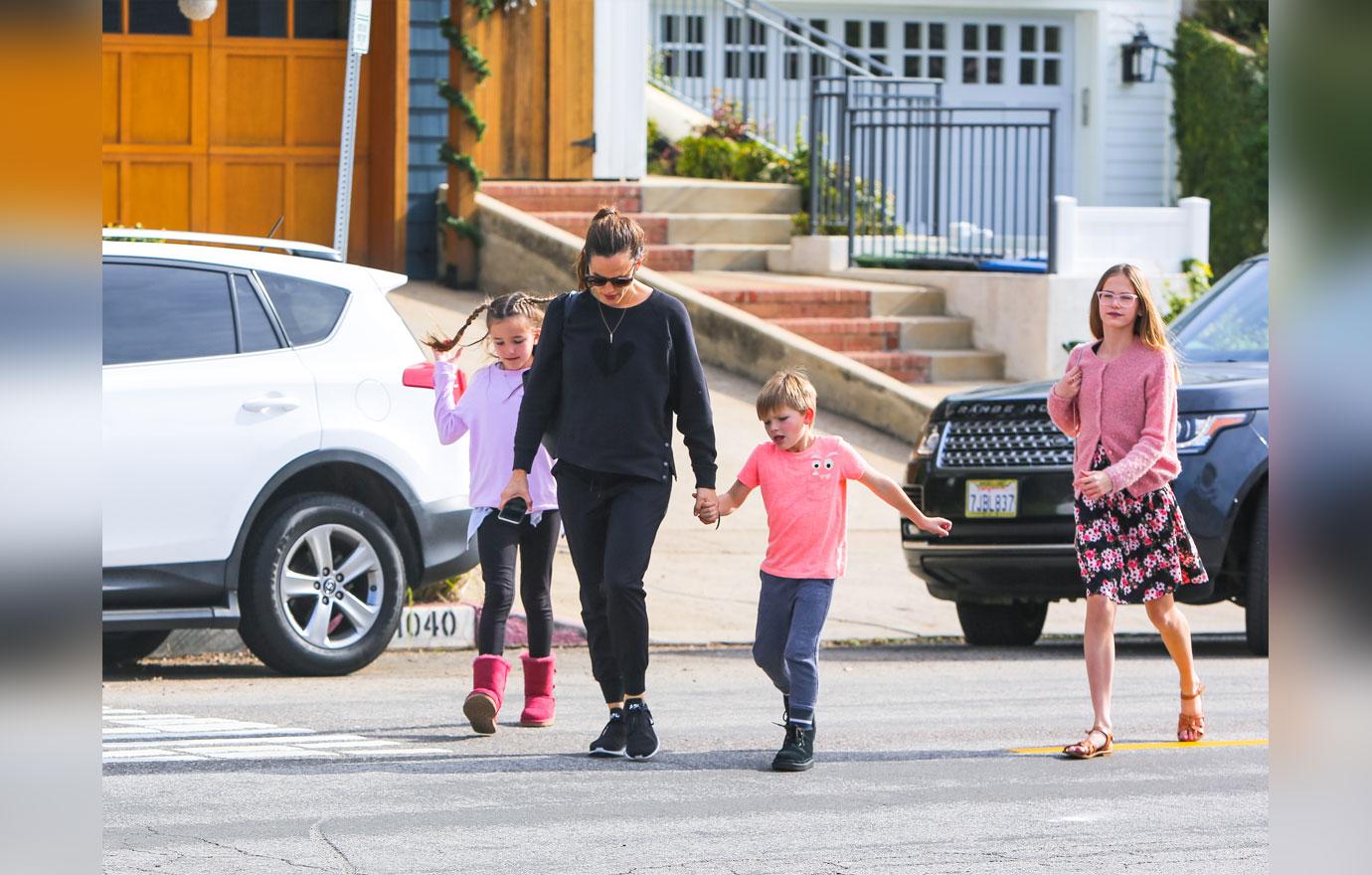 Jennifer Garner Out With Kids In Los Angeles