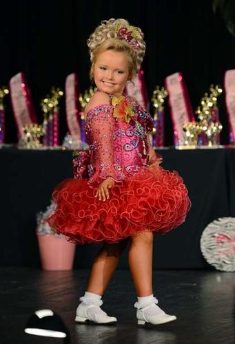 Honey Boo Boo Child Competes In The Sparkle & Shine Pageant