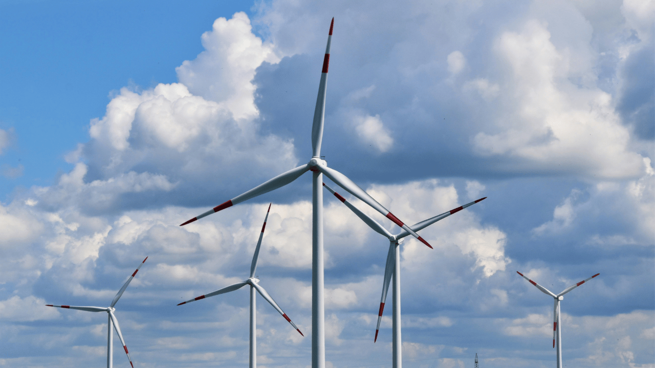 The US has more than 77,000 windmills active across the country.