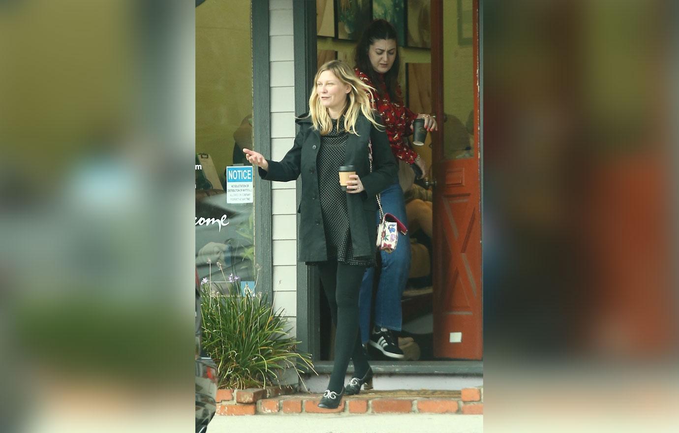 Kirsten Dunst Shows Off Baby Bump