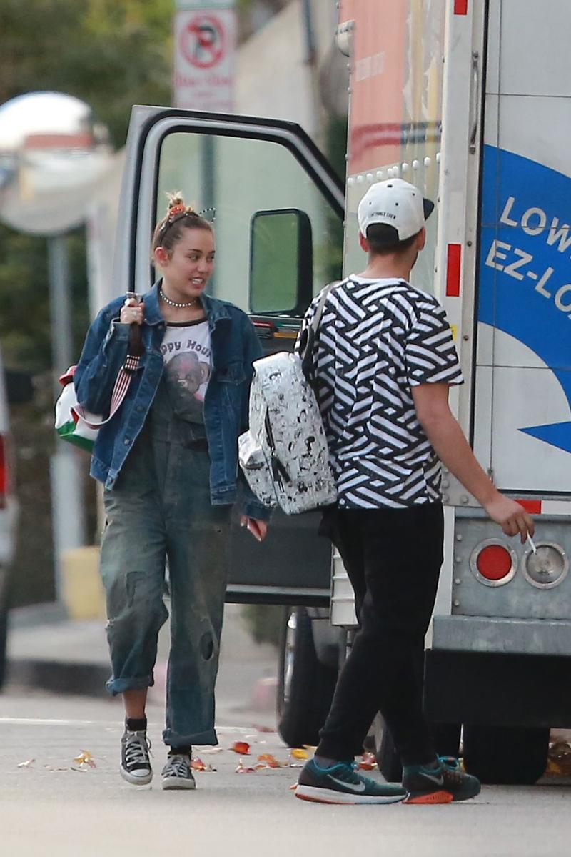 Miley Cyrus Liam Hemsworth Back Together Moving In