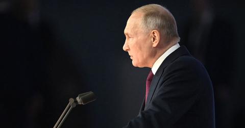 vladimir putin humiliated step down office annual press conference