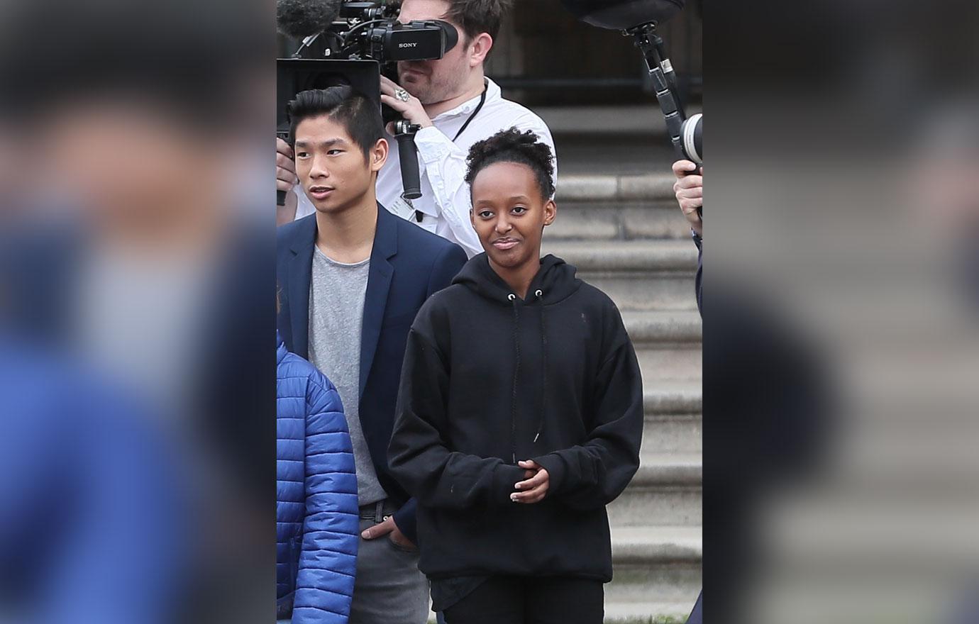 Angelina Jolie With Her Children Arrives To Diner In Paris NB   Imagelinkglobal ILG: Product: ILEA000767265｜Photos & Images & Videos｜KYODO  NEWS IMAGES INC