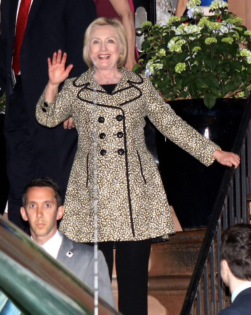 //hillary clinton flashes war chest lavish celebrity fundraiser