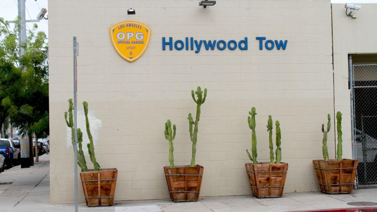 A photo of Hollywood Tow