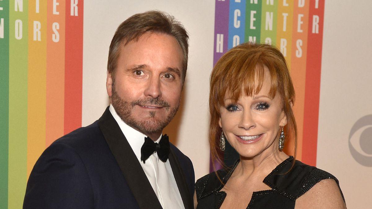 Reba McEntire and Narvel Blackstock were part of Clarkson's extended family during her marriage to Brandon.