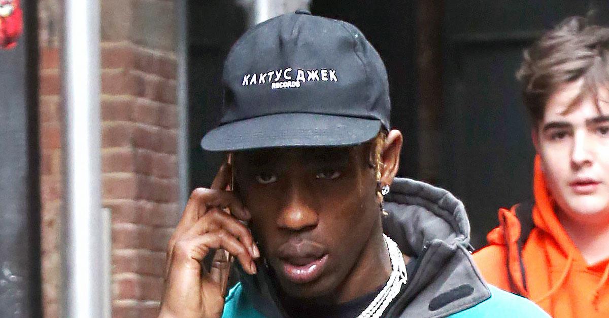 travis scott deletes photos seriously injured fans astroworld deaths investigation r