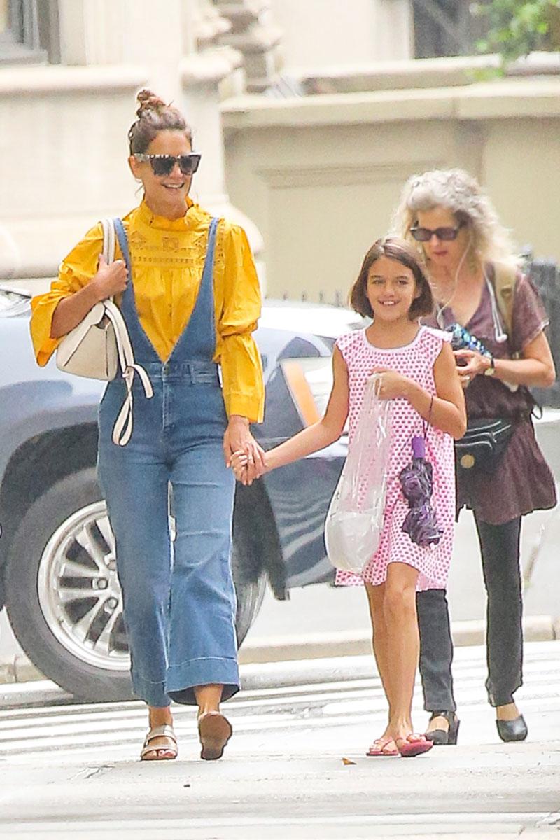 Katie Holmes And Suri Cruise Go For A Stroll In New York