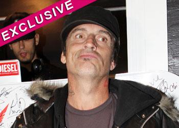 //tommy lee lawsuit ex assistant splash