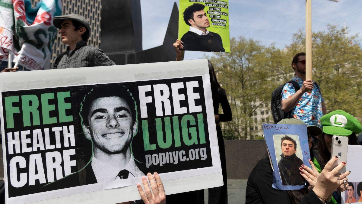 A photo of Luigi Mangione supporters