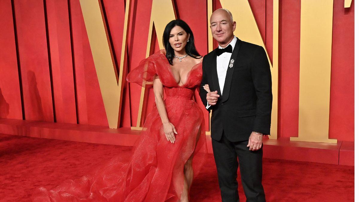 Photo of Jeff Bezos and  Lauren Sánchez