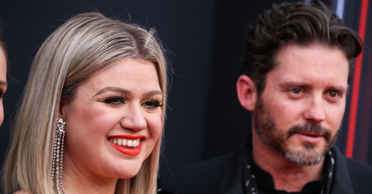 kelly clarkson ordered to pay dollar mont pp