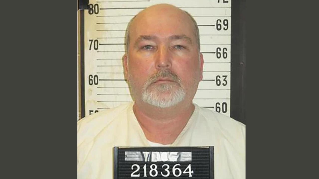 Sutton was supposed to be executed in 2022.