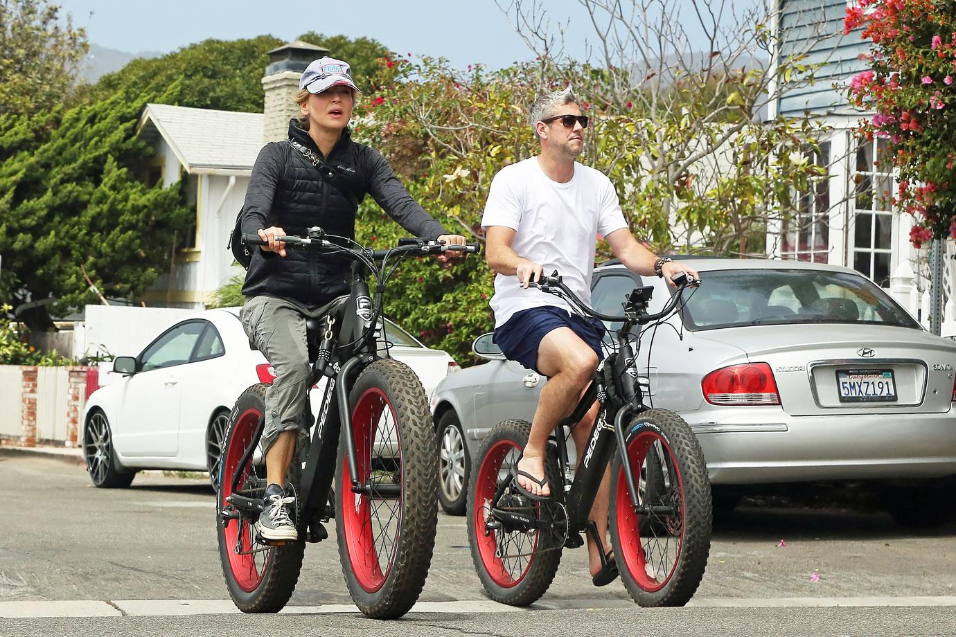 Renee Zellweger Avoids Pushing Stroller During Outing Ant Anstead S Son