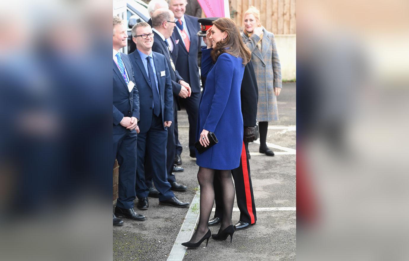 //Kate Middleton pregnant baby bump photos