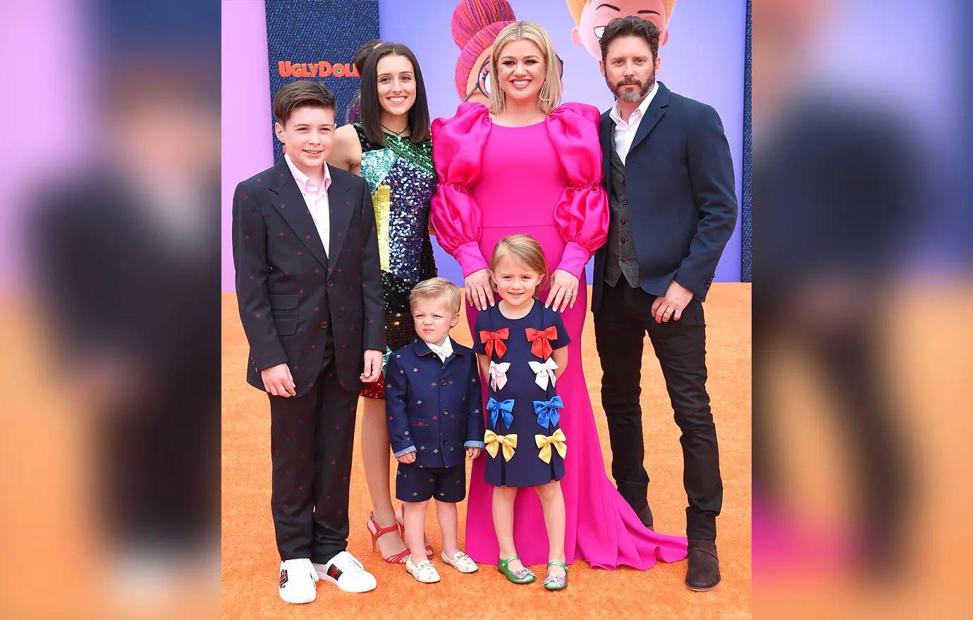 kelly clarkson family gallery pic