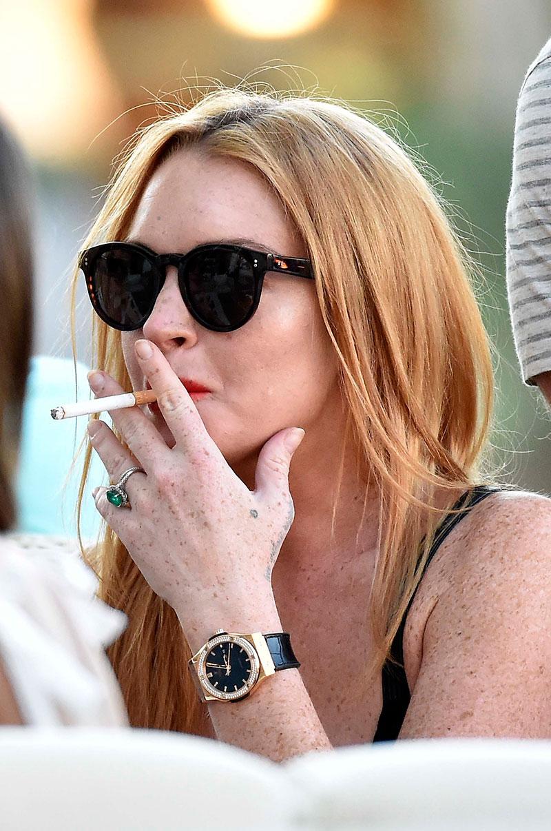 lindsay lohan pregnant smoking