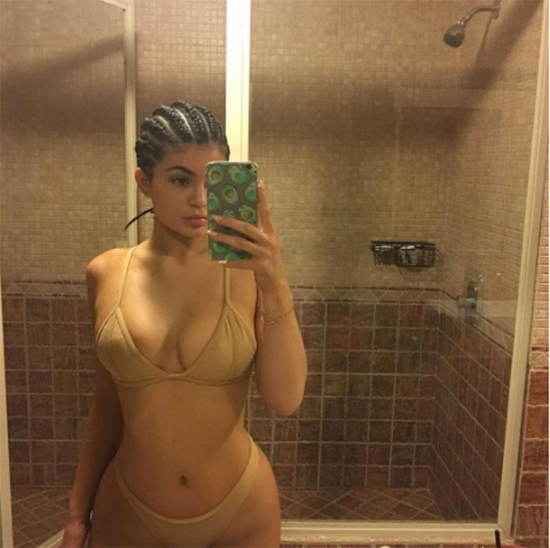 //kim kardashian kylie jenner most naked moments