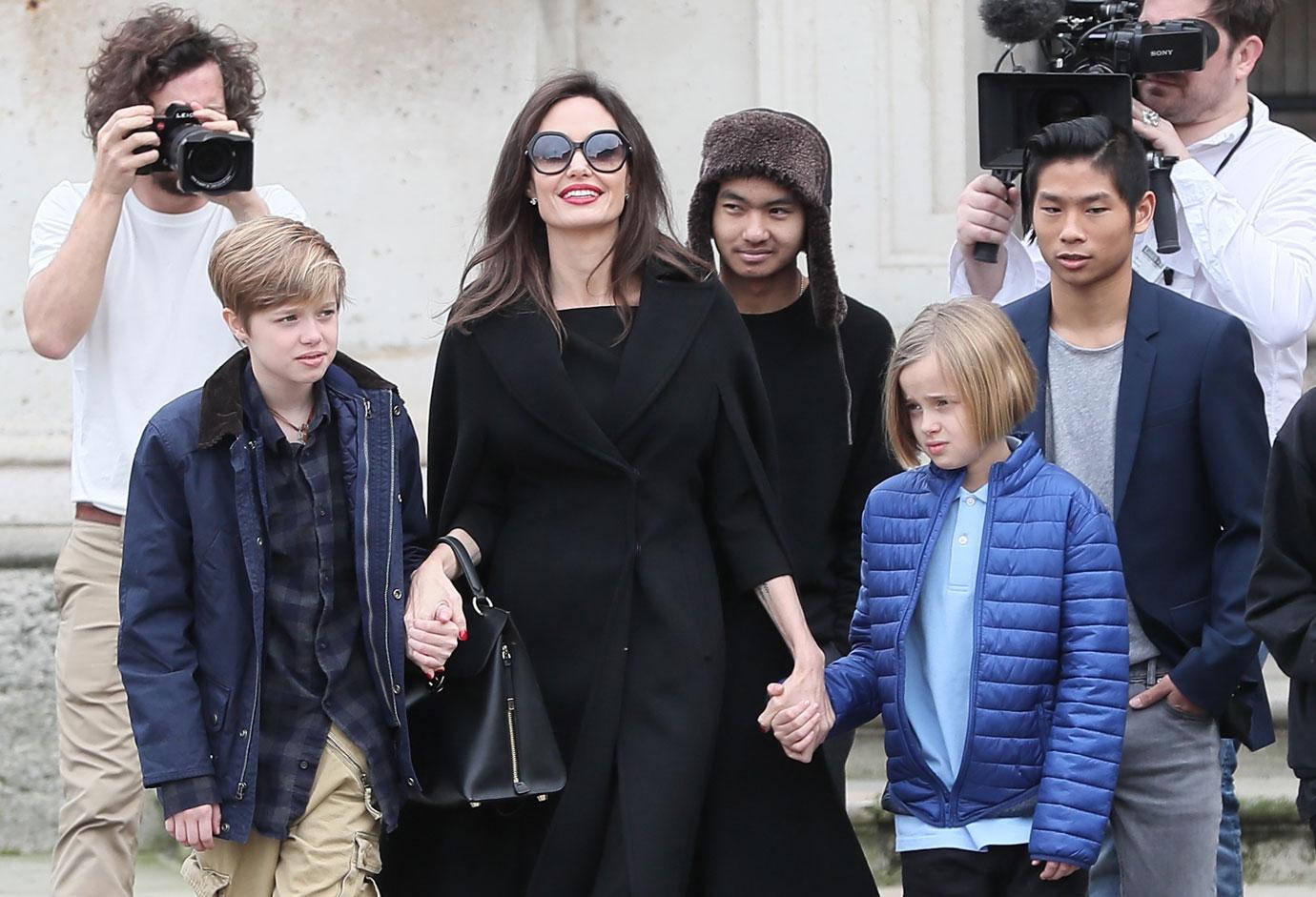 Angelina Jolie With Her Children Arrives To Diner In Paris NB   Imagelinkglobal ILG: Product: ILEA000767263｜Photos & Images & Videos｜KYODO  NEWS IMAGES INC