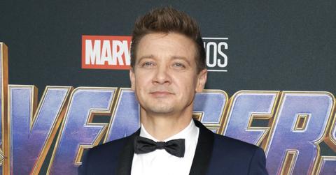 jeremy renner alleged gf inappropriate pictures mom idiot