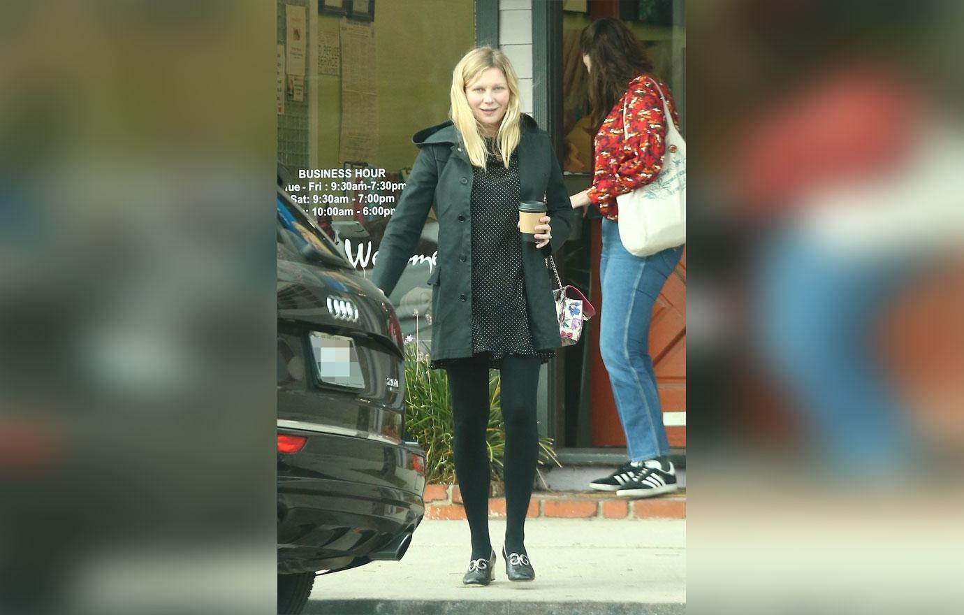 Kirsten Dunst Shows Off Baby Bump