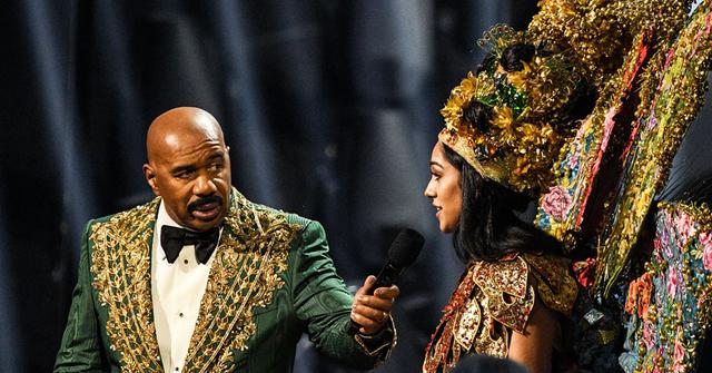 Steve Harvey and Miss Malaysia Shweta Sekhon at the Miss Universe Competion 2019