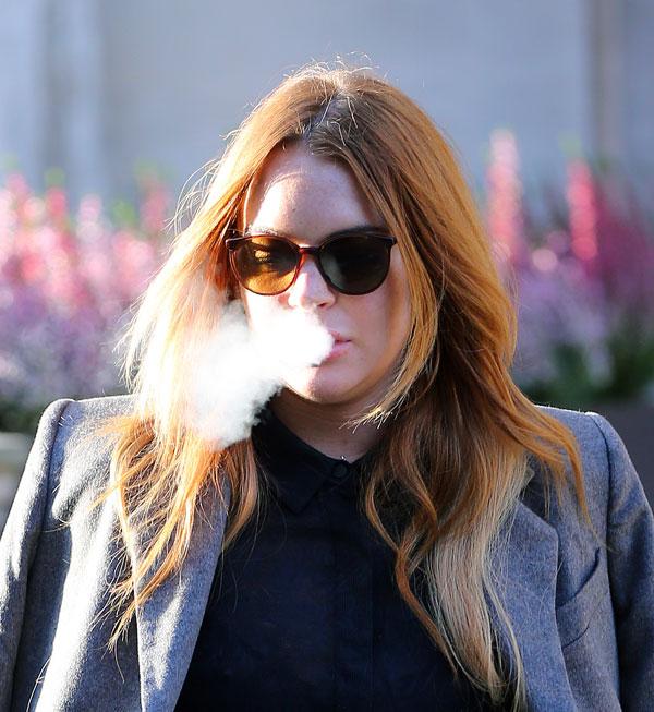 Lindsay Lohan Takes Smoking Break Outside Of London Hotel 